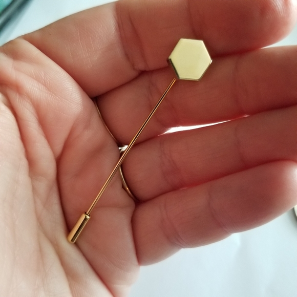 Vintage stickpin hexagon honeycomb shape hexagonal gold tone - Picture 2 of 8